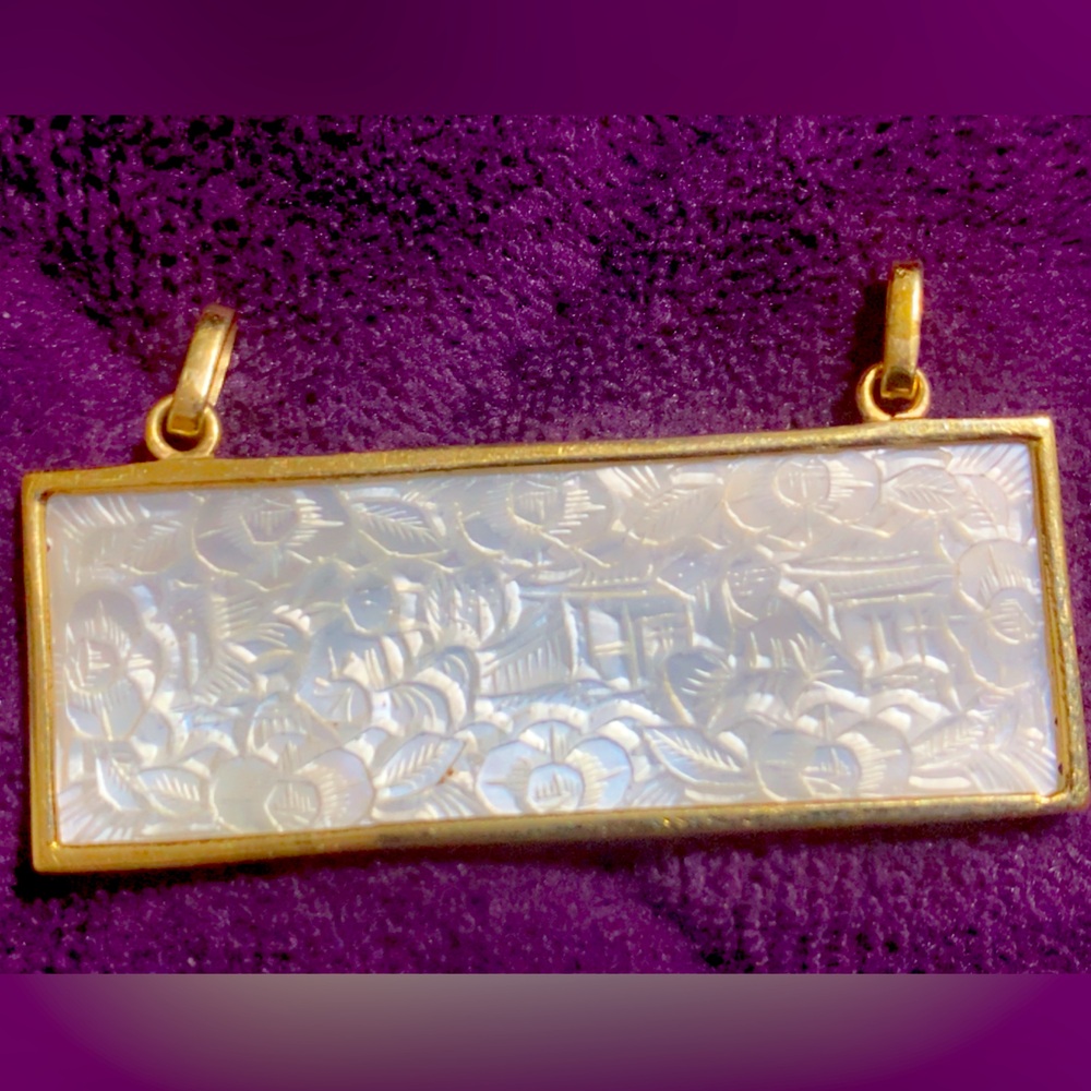 14k gold carved mother of pearl pendant - Picture 4 of 10